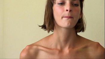 Стонет на массажёре от перевозбуждения