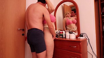 Сексуальная русская женщина отодрана перед уходом к подругам