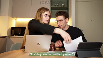 Молодая секретарша с большой грудью занимается сексом с боссом